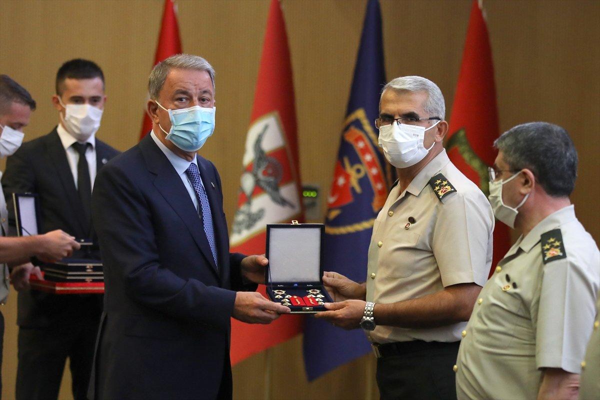 Terfi eden TSK personeli, rütbelerini aldı