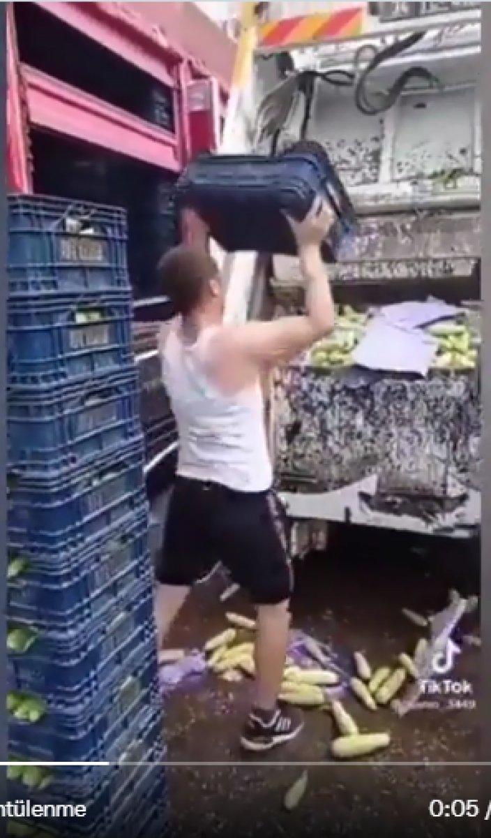 Taze kabaklar fiyatları düşmesin diye çöpe atıldı