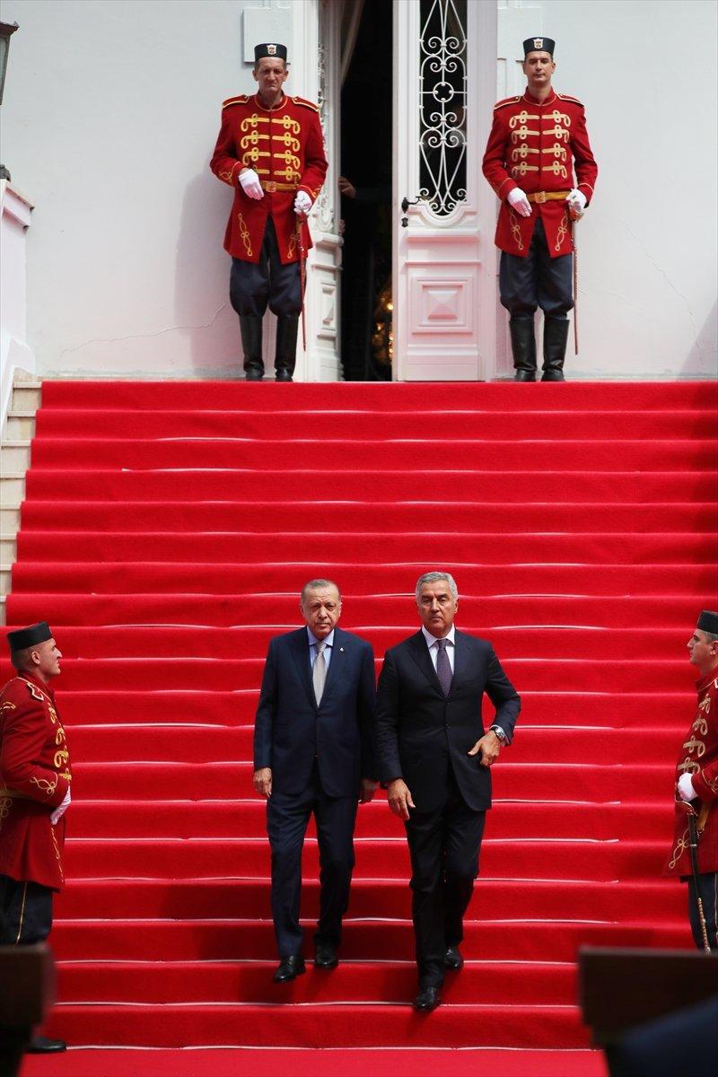 Karadağ'da, Cumhurbaşkanı Erdoğan'dan 2022 Dünya Kupası mesajı