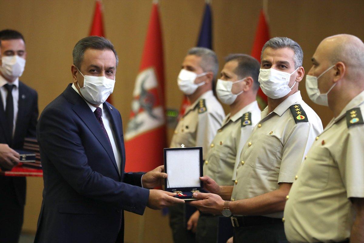 Terfi eden TSK personeli, rütbelerini aldı