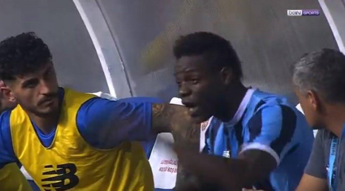 Oyundan alınan Mario Balotelli'nin tepkisi