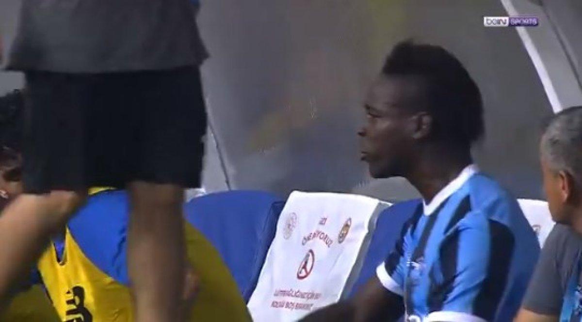 Oyundan alınan Mario Balotelli'nin tepkisi