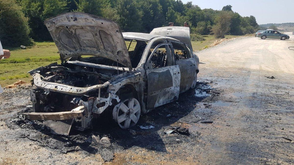 Sakarya’da yanan araç küle döndü