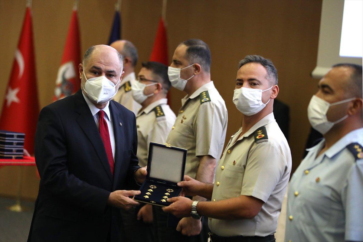 Terfi eden TSK personeli, rütbelerini aldı