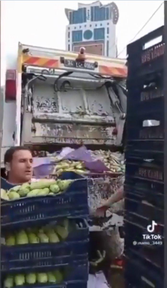 Taze kabaklar fiyatları düşmesin diye çöpe atıldı