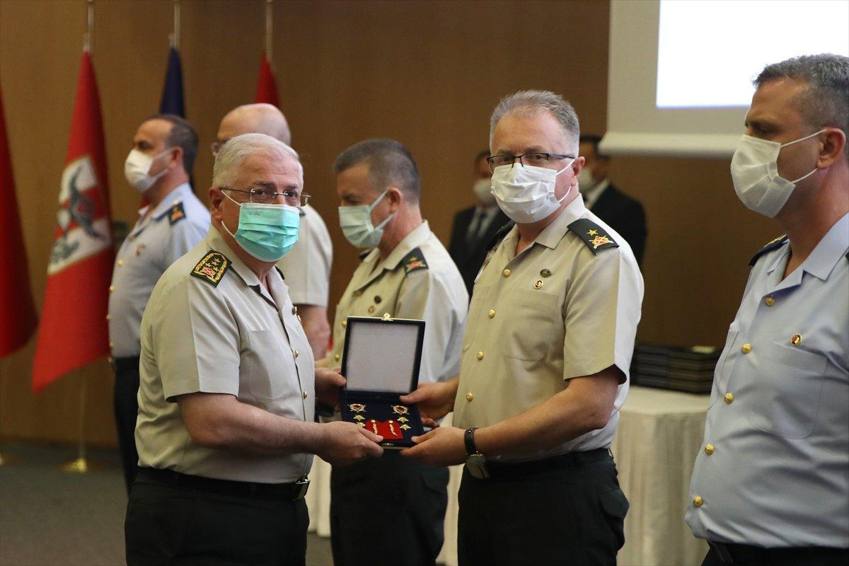 Terfi eden TSK personeli, rütbelerini aldı