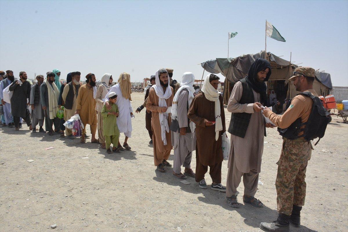 Afganların Pakistan sınırındaki bekleyişi sürüyor
