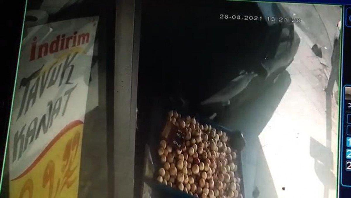 Bahçelievler’de, 17 yaşındaki sürücü kaldırımı aşıp markete daldı