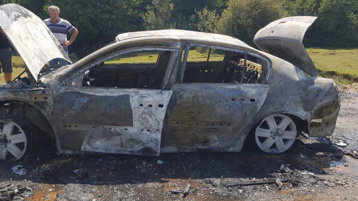 Sakarya’da yanan araç küle döndü