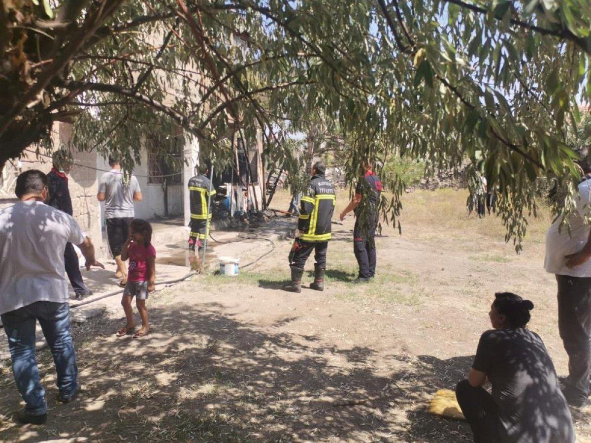 Kayseri'de annesinden para alamayan şahıs evini yaktı