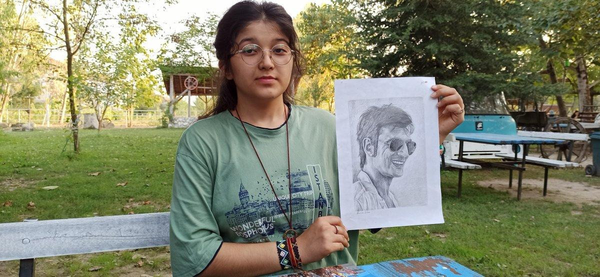 Afganistan’dan kaçan Nazila, resim çizerek hayata tutunuyor