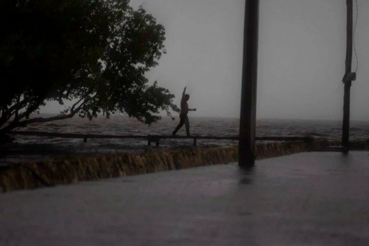 Küba'da etkili olan Ida Kasırgası, ABD'nin kıyılarına yaklaşıyor