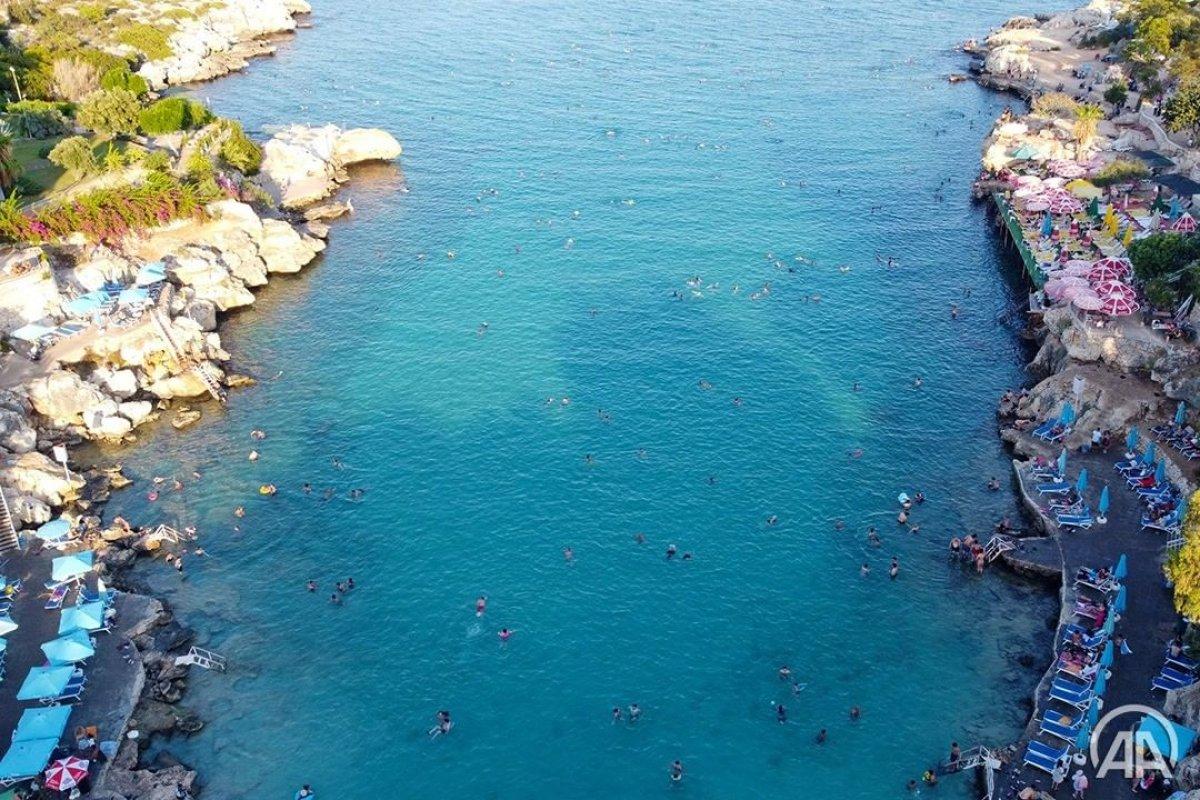 Mersin'deki Yapraklı Koy'a tatilci akını