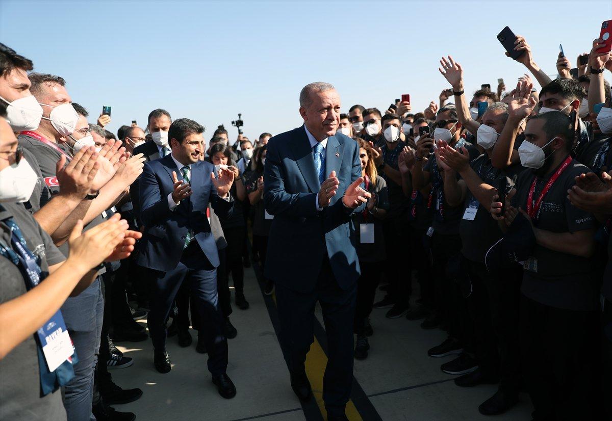 Cumhurbaşkanı Erdoğan, Bayraktar Akıncı TİHA’yı imzaladı