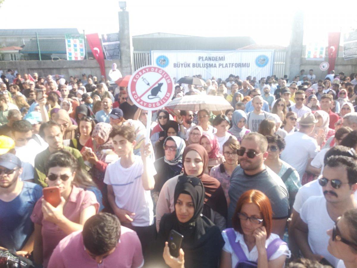 Sancaktepe'de aşı karşıtlarından PCR testi zorunluluğuna protesto