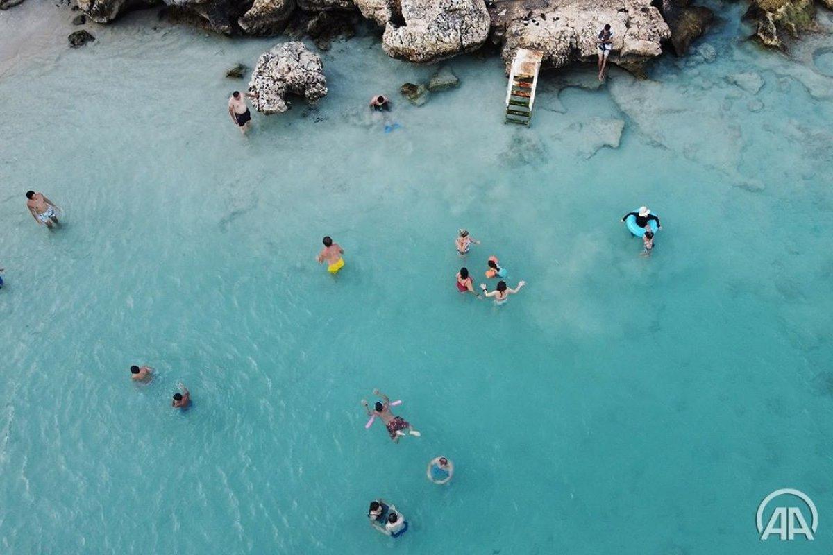 Mersin'deki Yapraklı Koy'a tatilci akını