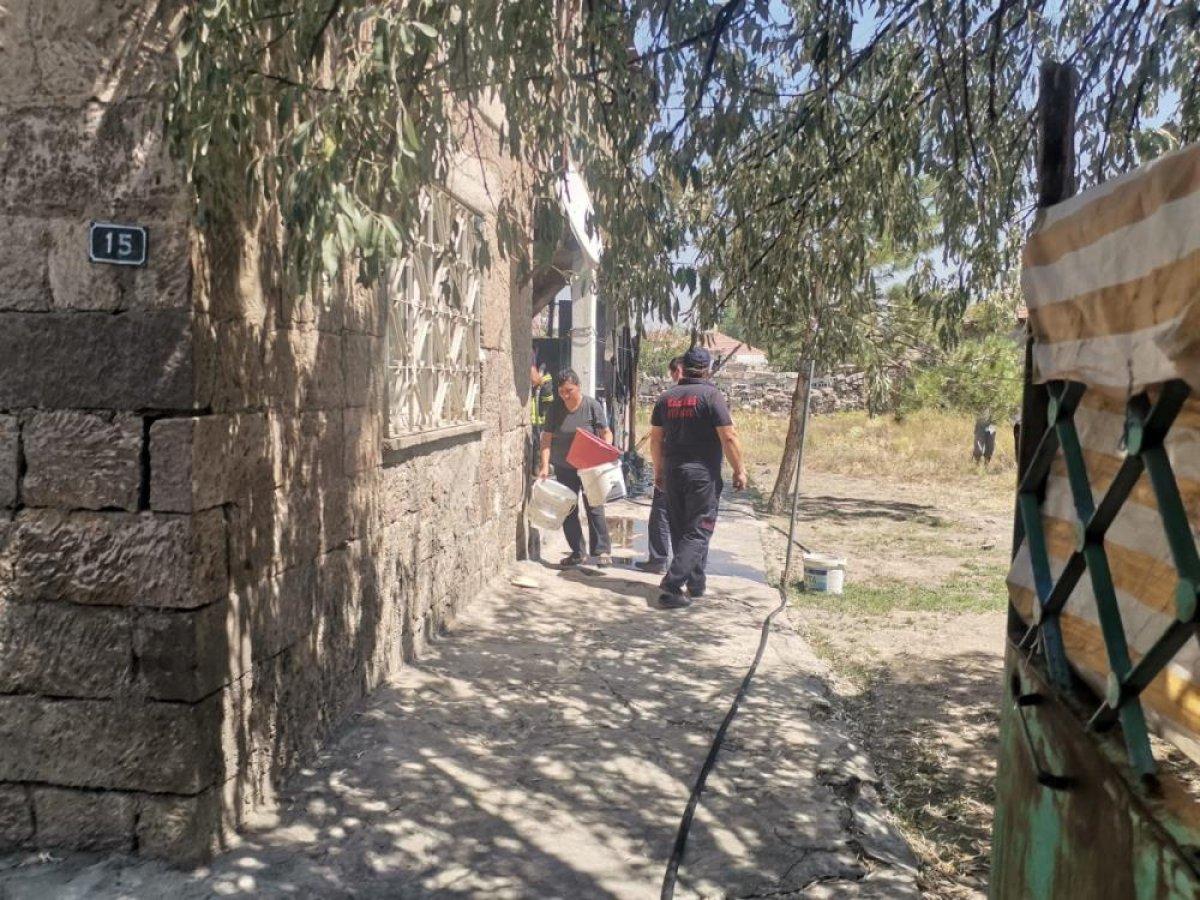 Kayseri'de annesinden para alamayan şahıs evini yaktı