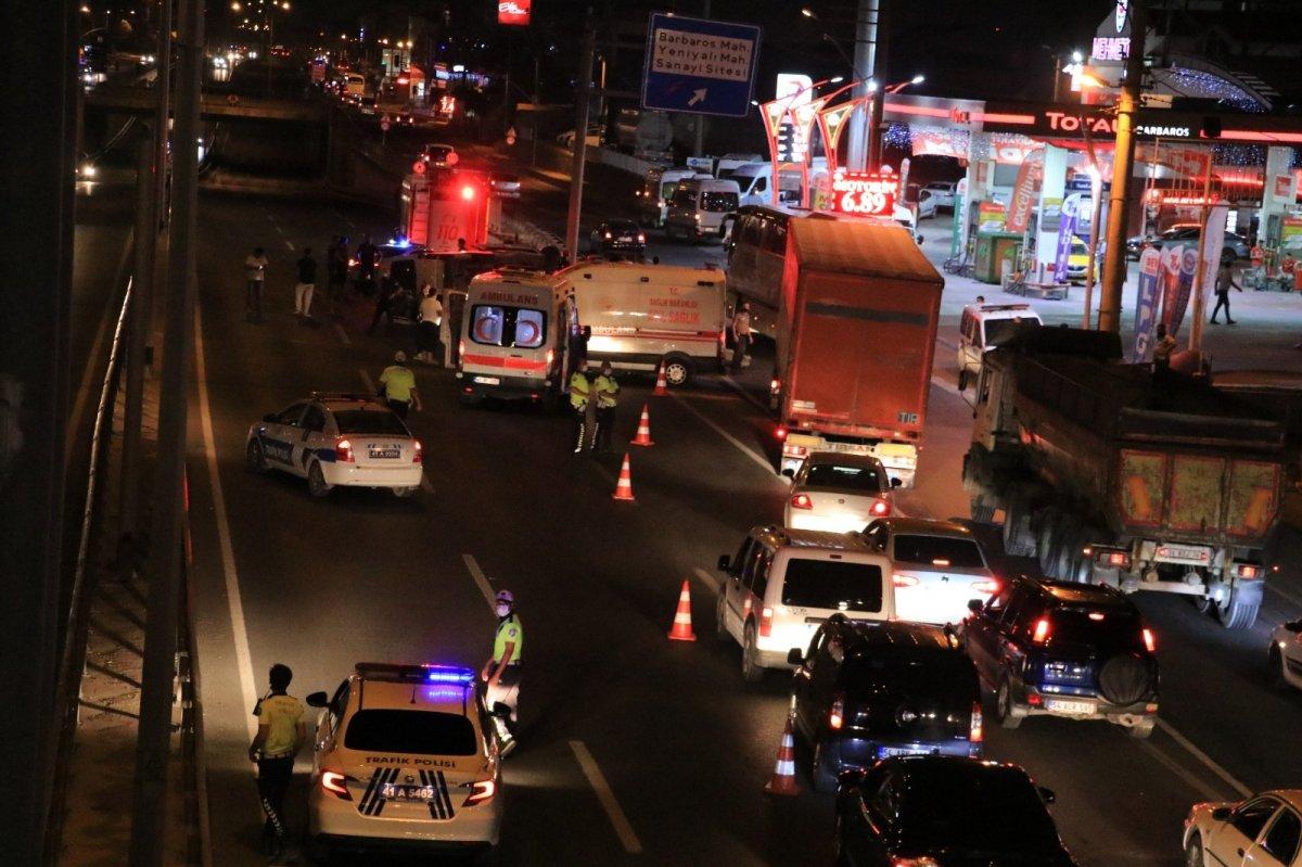 Kocaeli'de servis minibüsü devrildi: 7 yaralı