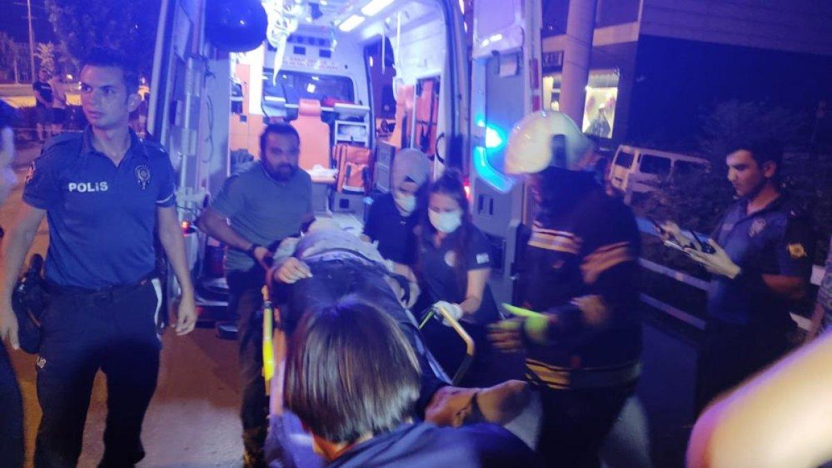 Denizli'de hurdaya dönen araçtan sağ olarak kurtarıldı