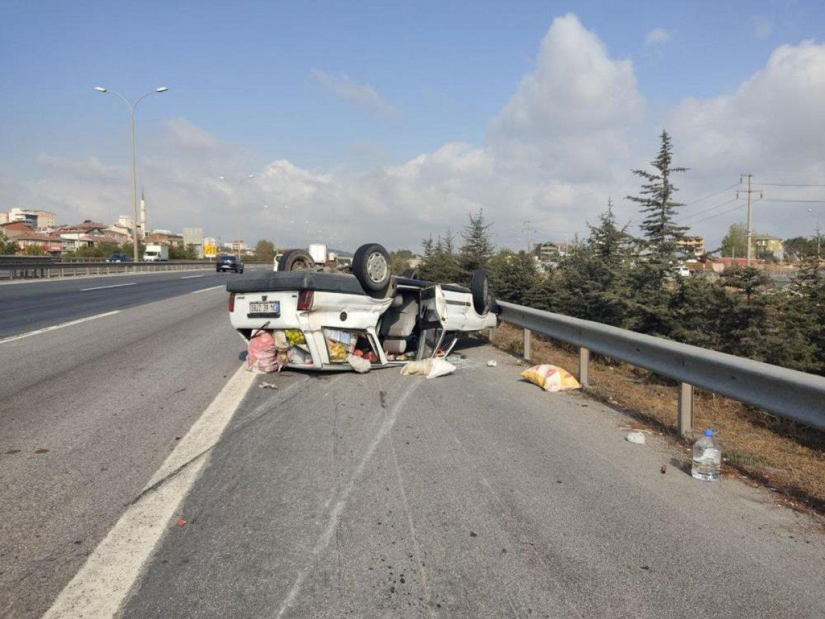 Kocaeli'de direksiyon hakimiyetini kaybeden otomobil takla attı: 6 yaralı