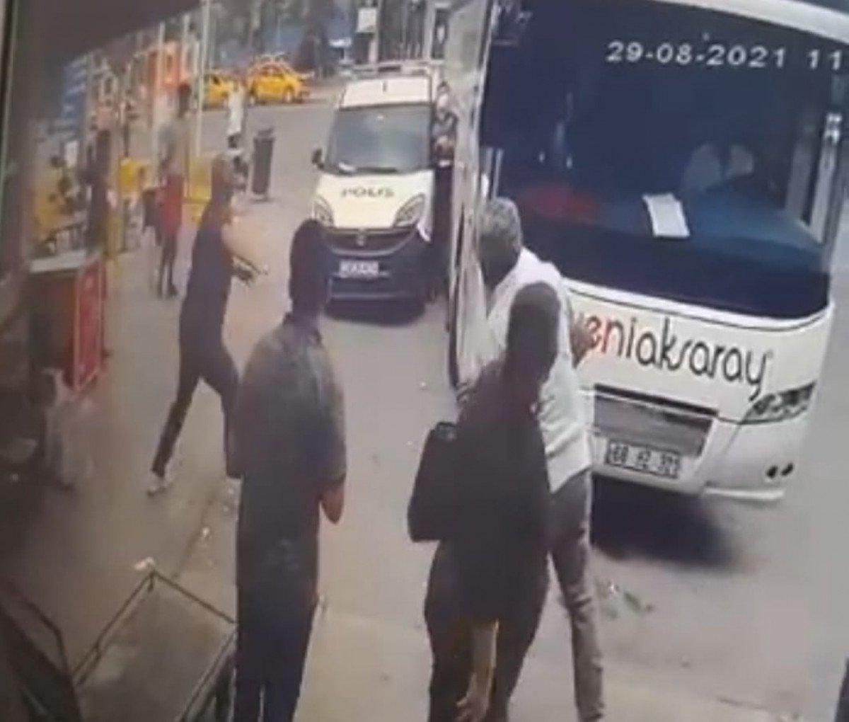 Kocaeli'de otobüs ile araç arasında sıkışan polis