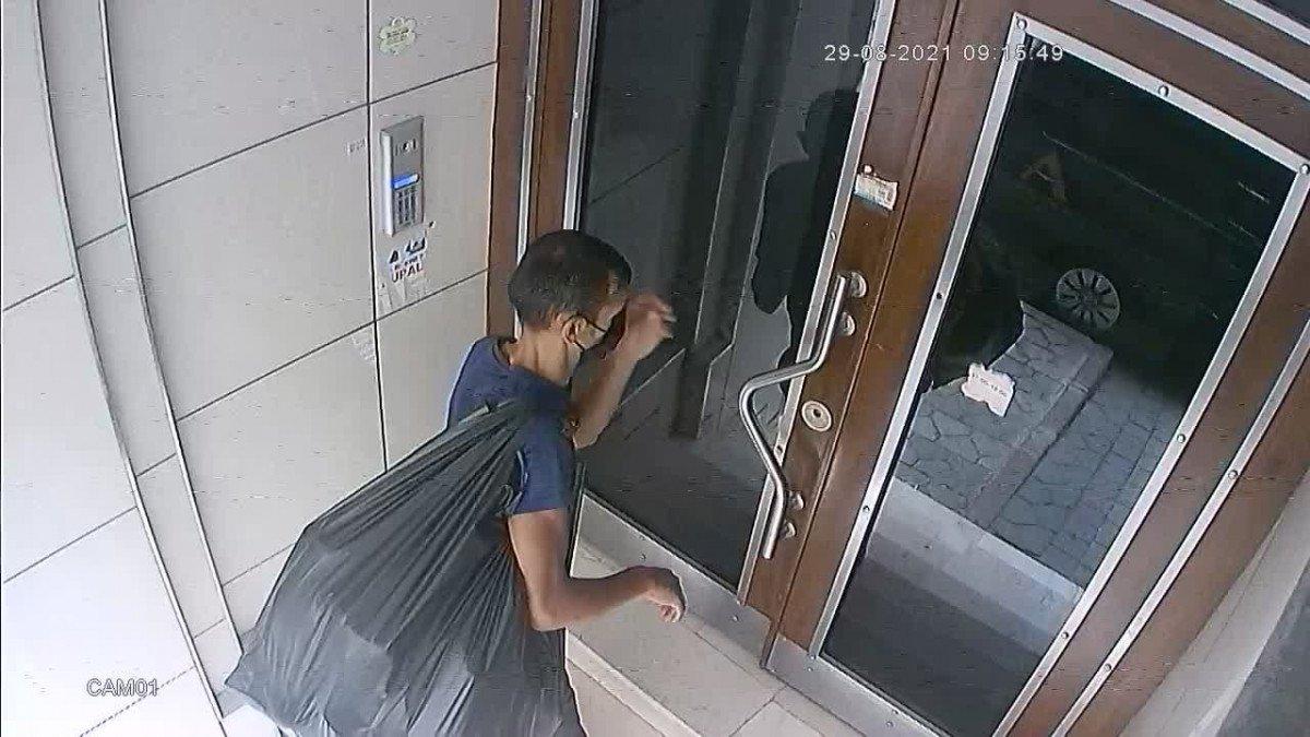 Sultangazi’de, apartmana giren hırsız ayakkabıları topladı