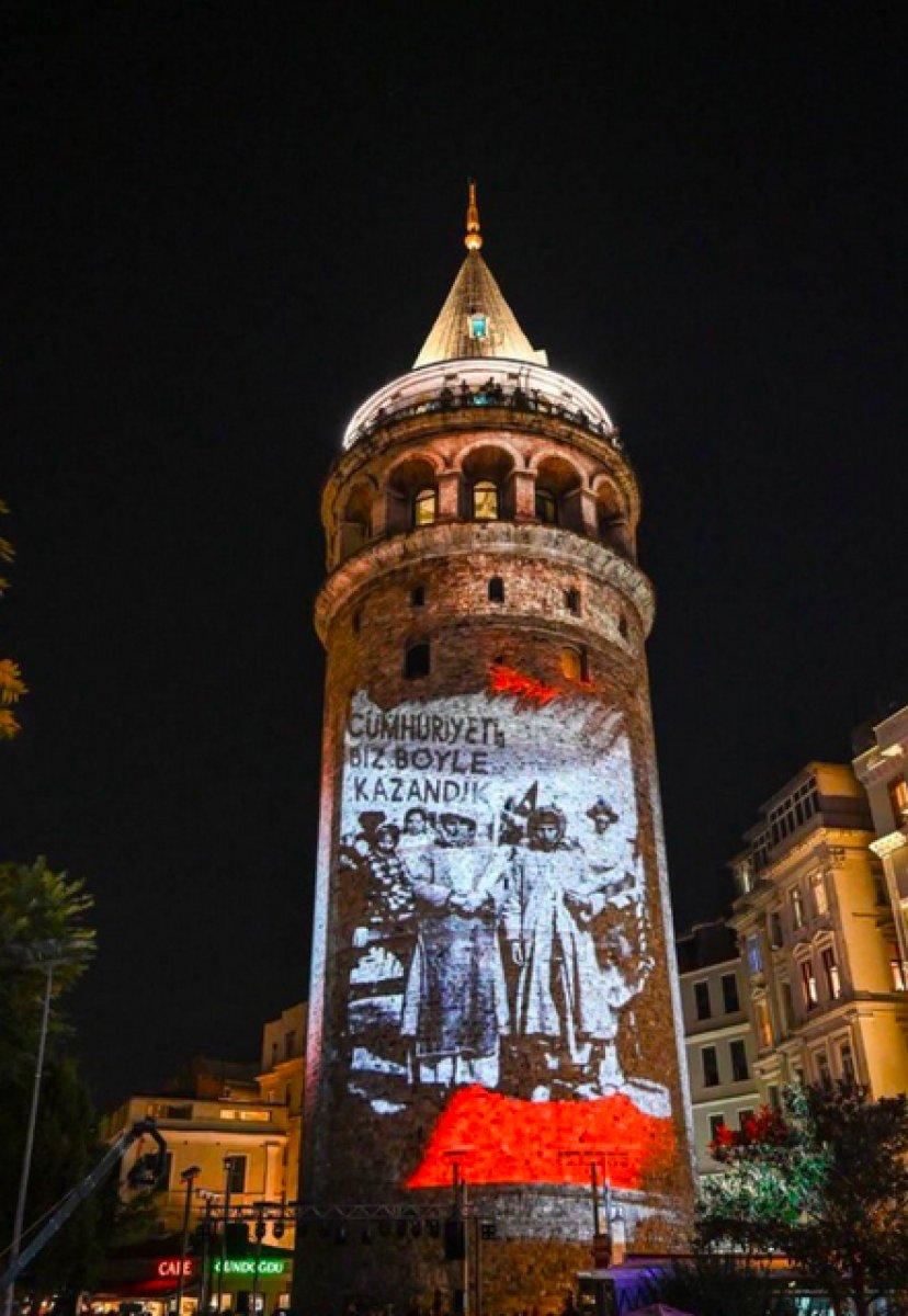 Galata Kulesi'nde ışık gösterisi yapıldı