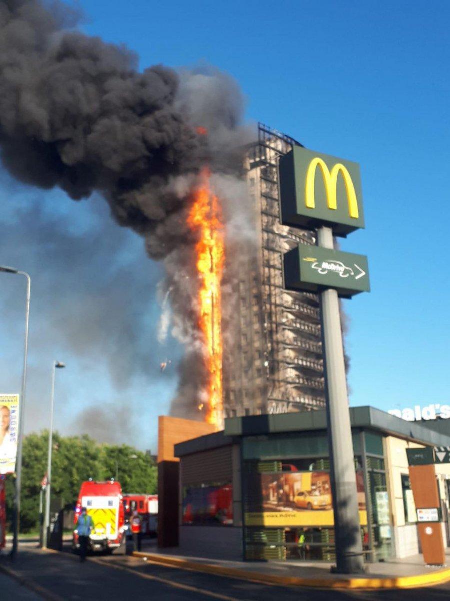 İtalya'da 15 katlı binada yangın