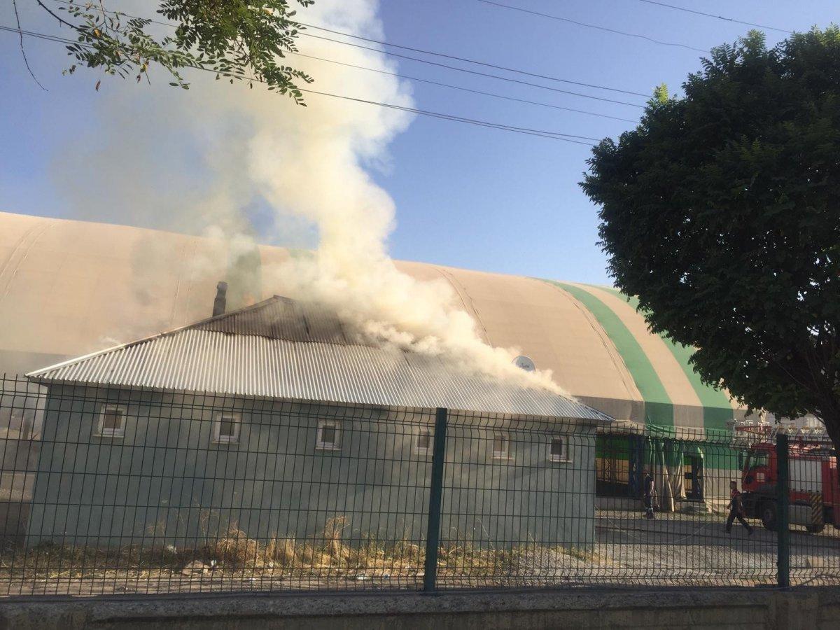 Ağrı’da yüksek gerilim hattı patladı, yangın çıktı