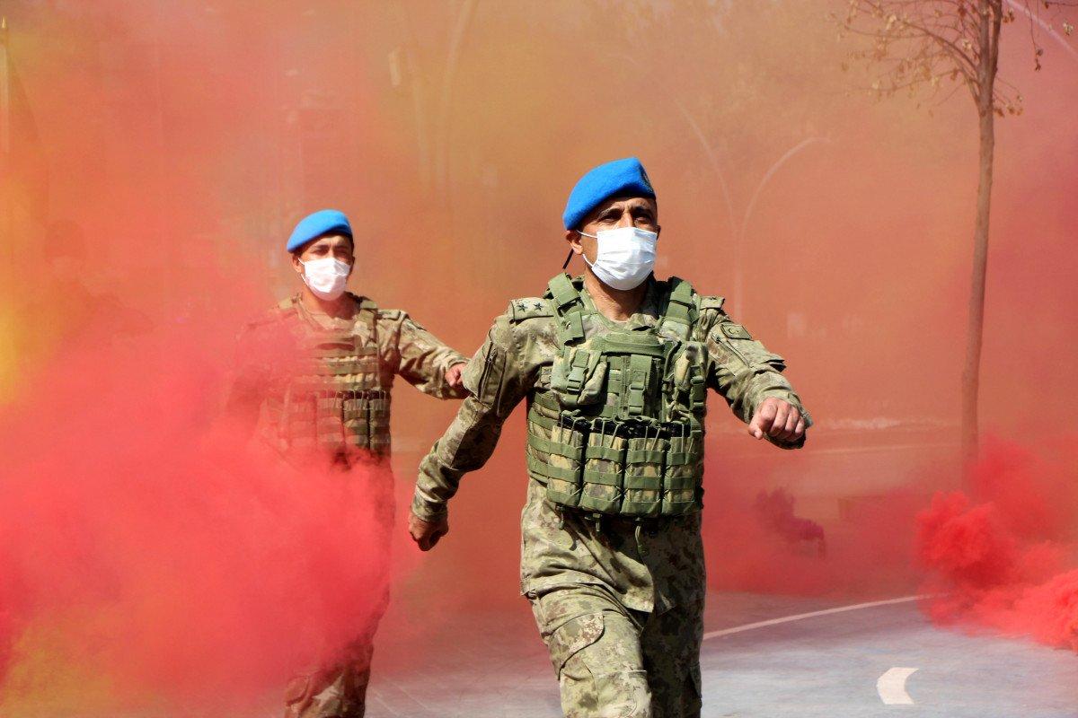 Bolu’da mavi bereli komandoların görkemli 30 Ağustos yürüyüşü