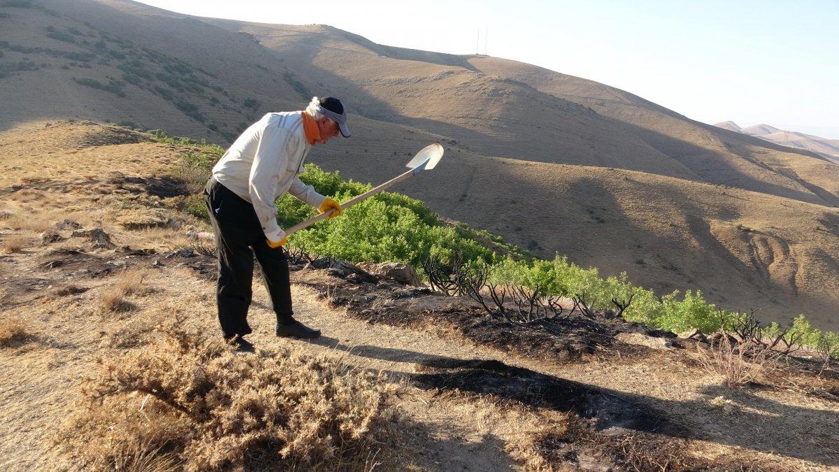 Bitlis’teki örtü yangını ormanlık alana sıçramadan kontrol altına alındı