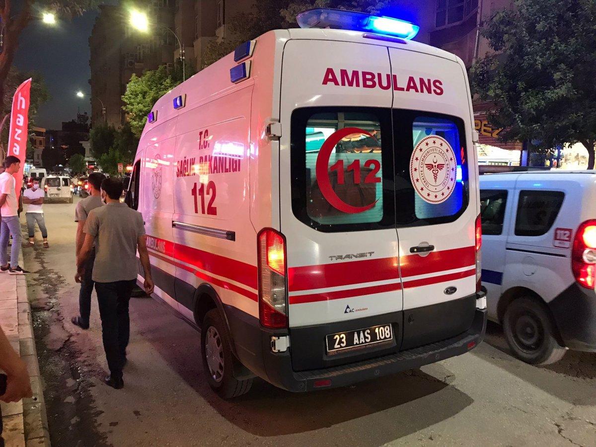 Elazığ’da bıçaklı kavga: 2 yaralı