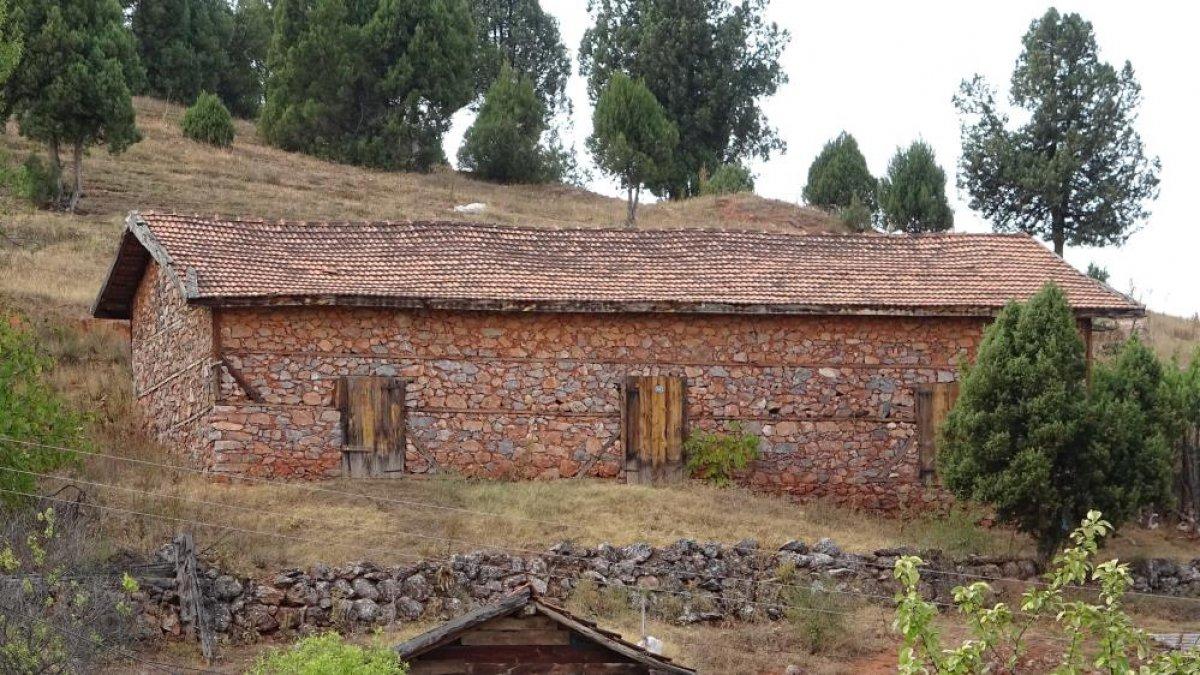 Bursa'da vatandaşlar taş evlerde ömürlerini uzatıyor