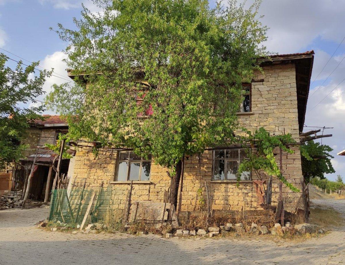 Bursa'da vatandaşlar taş evlerde ömürlerini uzatıyor