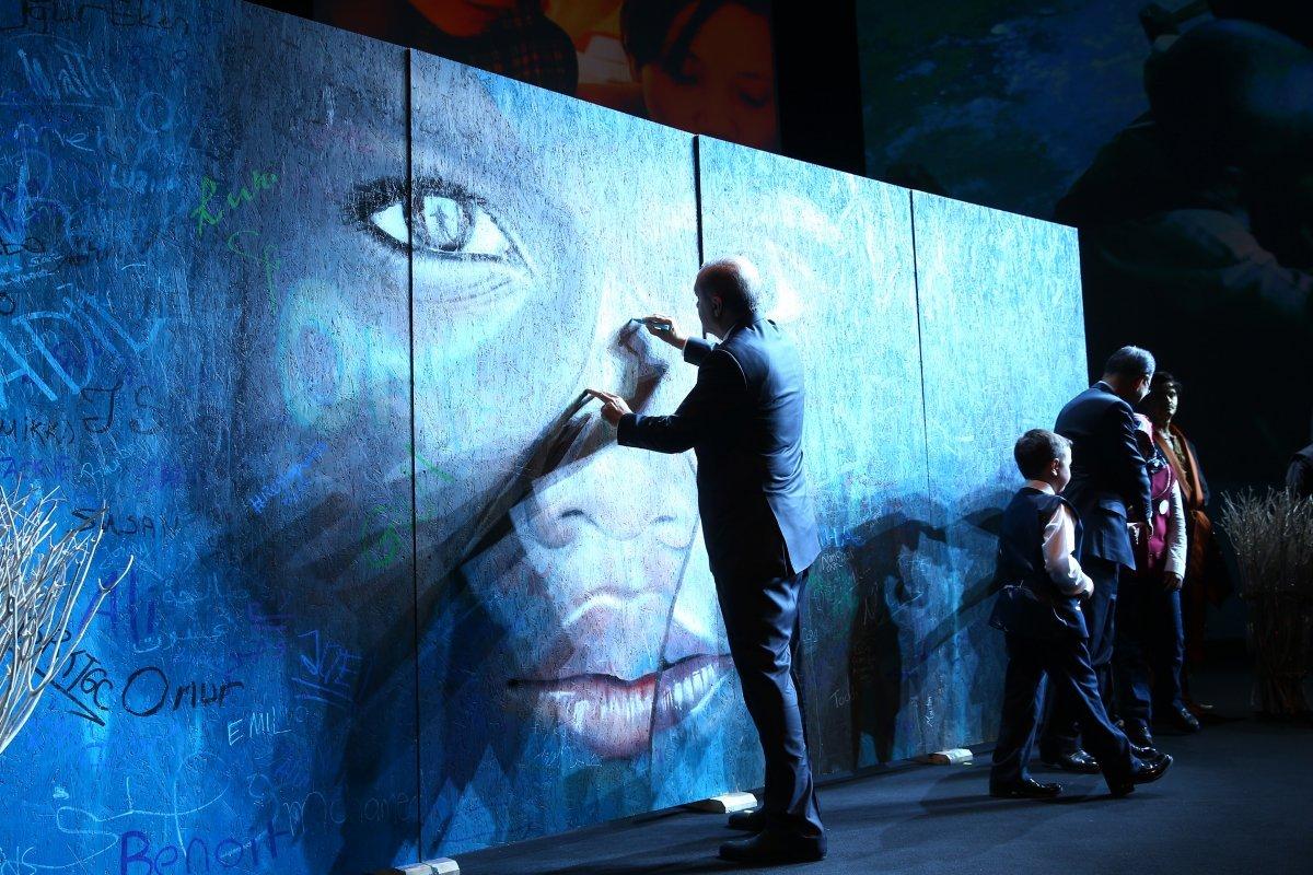 Merak konusu oldu! Cumhurbaşkanı Erdoğan'ın 30 Ağustos törenindeki o tablo...