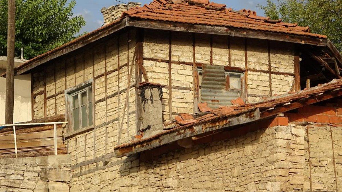 Bursa'da vatandaşlar taş evlerde ömürlerini uzatıyor