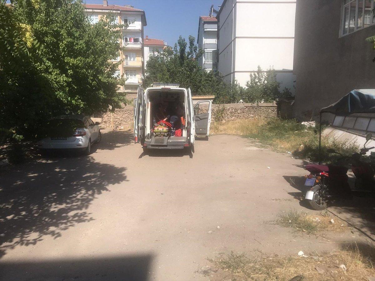 Aksaray’da çarşafla pencereden inen genç kız, kömürlüğe düştü