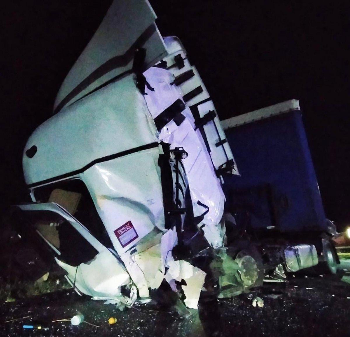 Edirne'de alkollü sürücü tıra çarptı