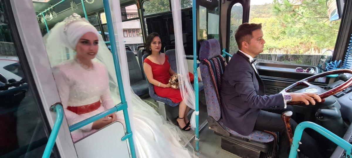 Karabük’te şoför, halk otobüsünü gelin arabası yaptı