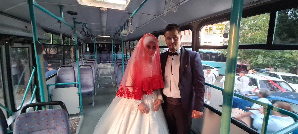 Karabük’te şoför, halk otobüsünü gelin arabası yaptı