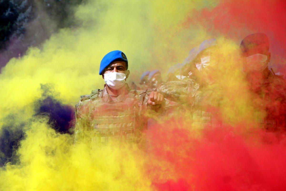 Bolu’da mavi bereli komandoların görkemli 30 Ağustos yürüyüşü