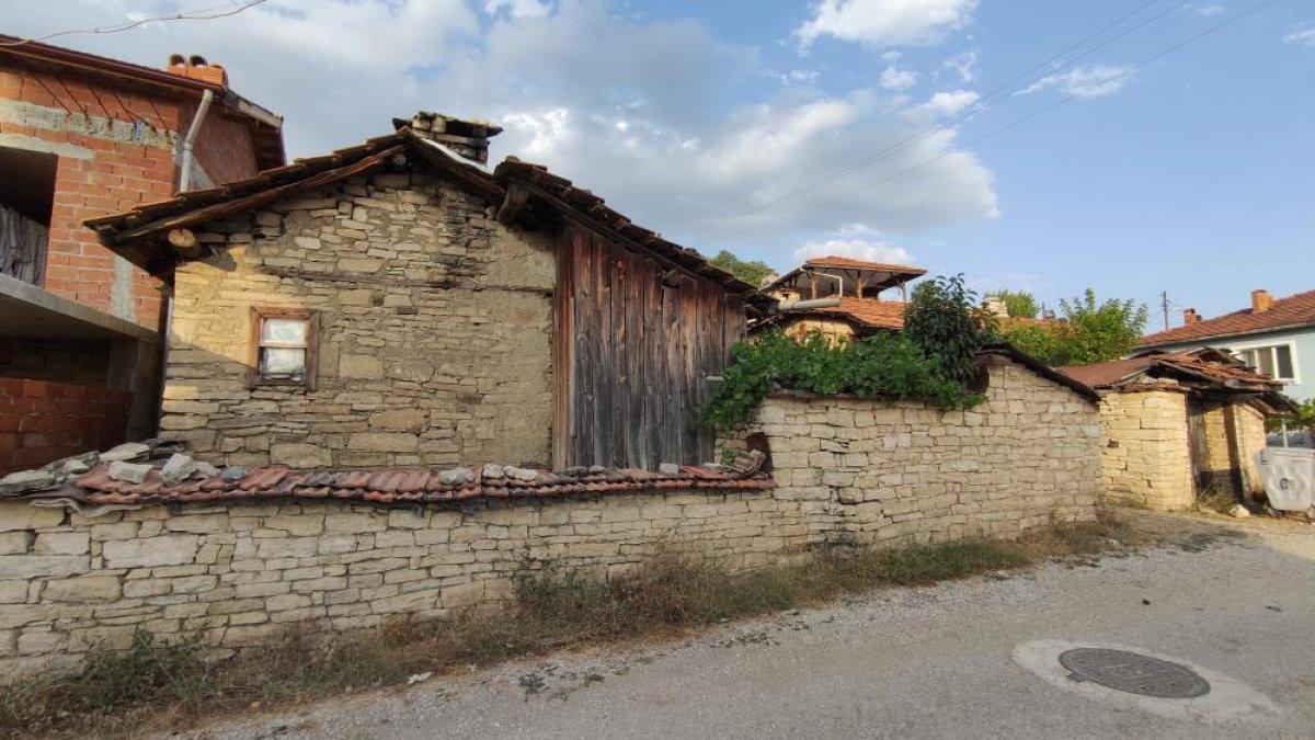 Bursa'da vatandaşlar taş evlerde ömürlerini uzatıyor