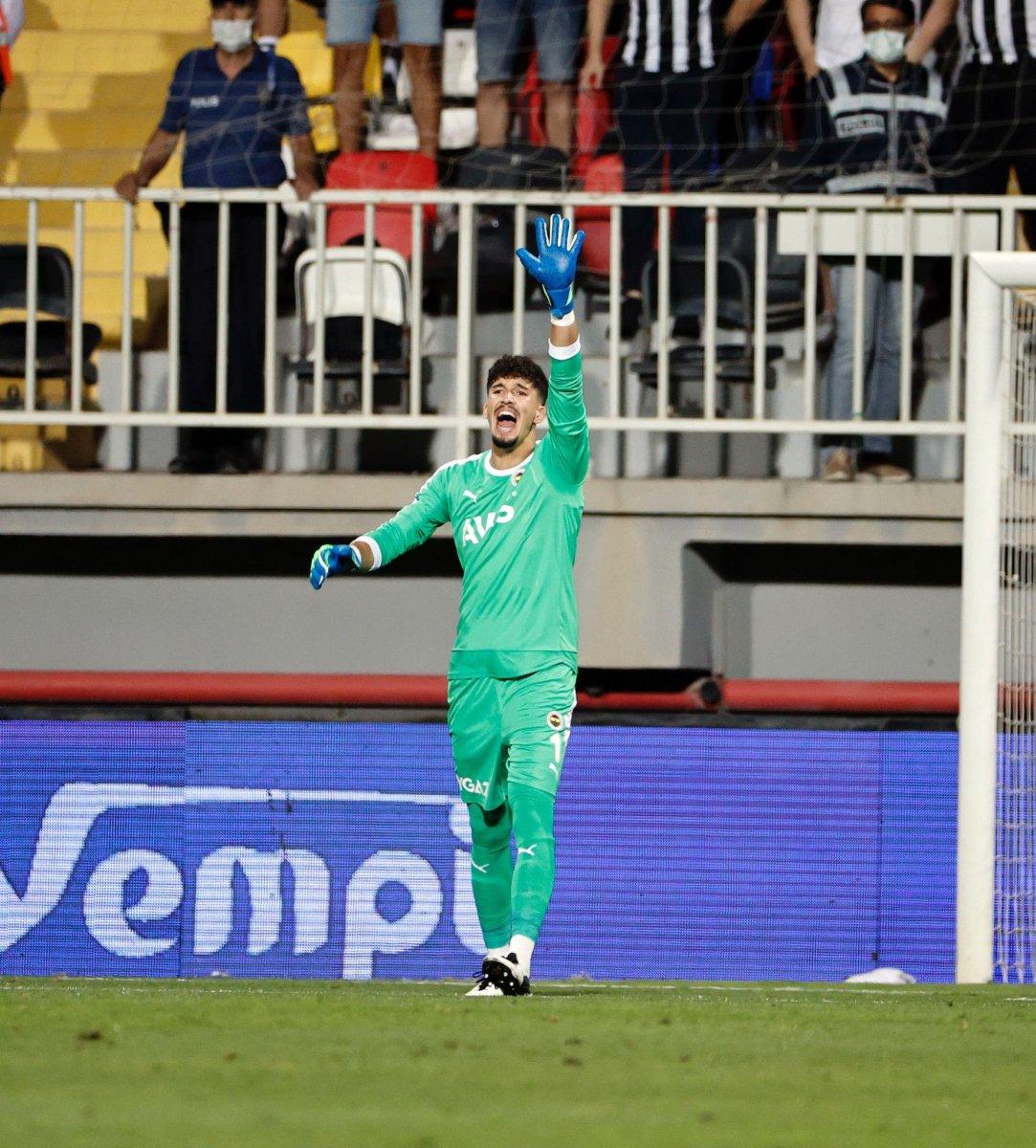 Altay Bayındır 23 yıl sonra ilki başardı