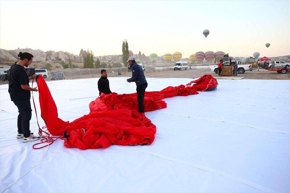 Nevşehir'de ay yıldız desenli balon havalandı