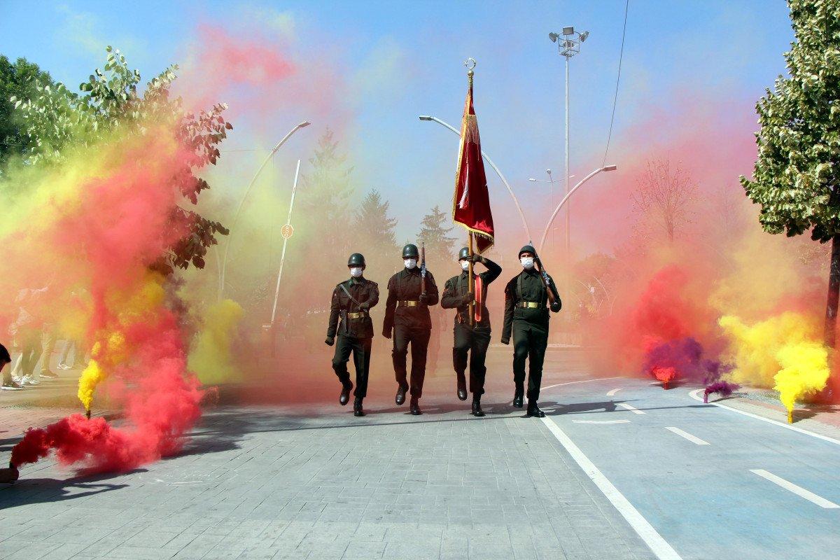 Bolu’da mavi bereli komandoların görkemli 30 Ağustos yürüyüşü