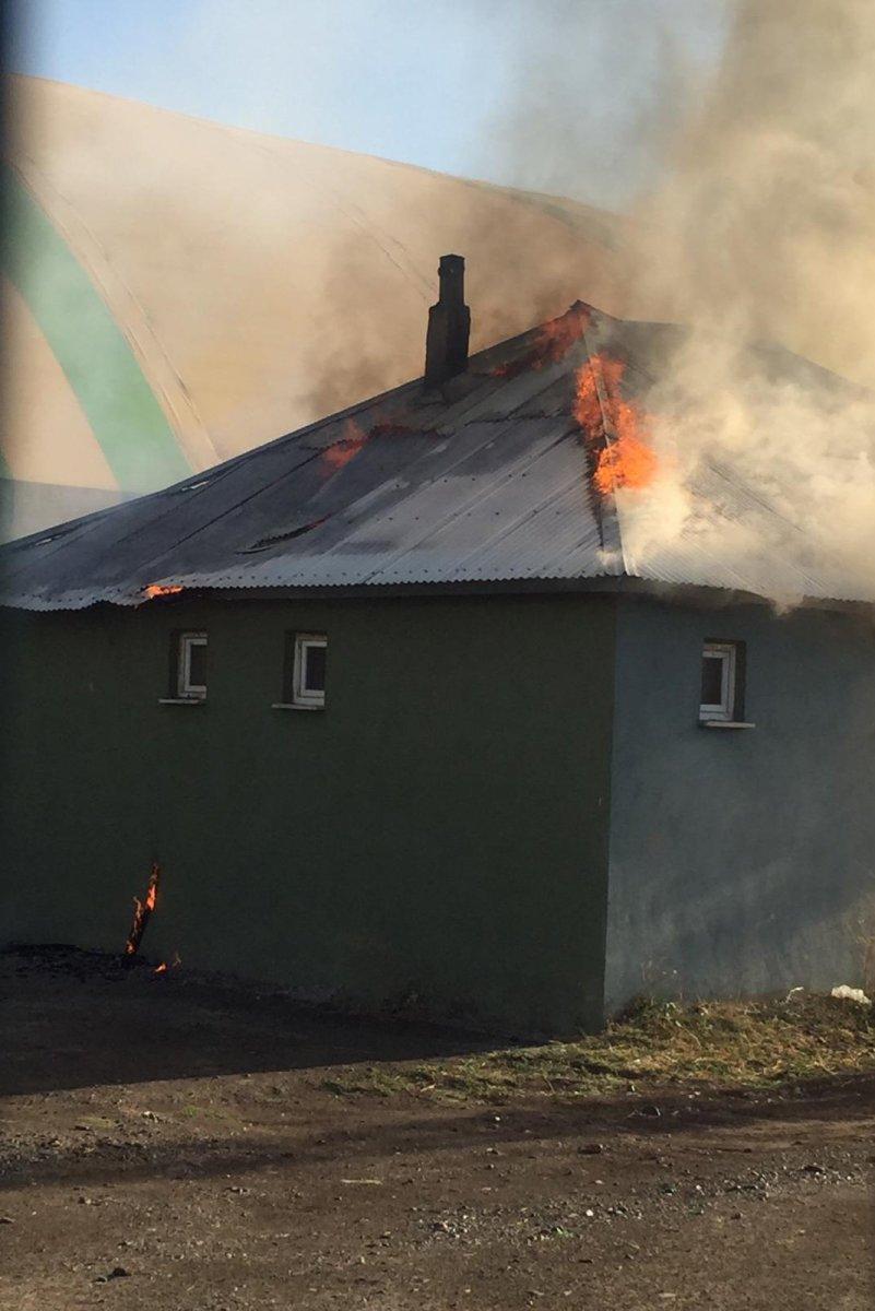 Ağrı’da yüksek gerilim hattı patladı, yangın çıktı