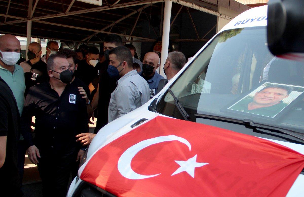 Muhittin Böcek'ten, ağabeyine son görev