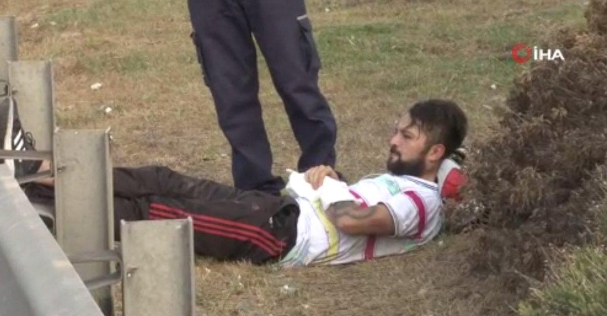 Bahçelievler'de emniyet şeridine park edilen otomobile, motosiklet çarptı