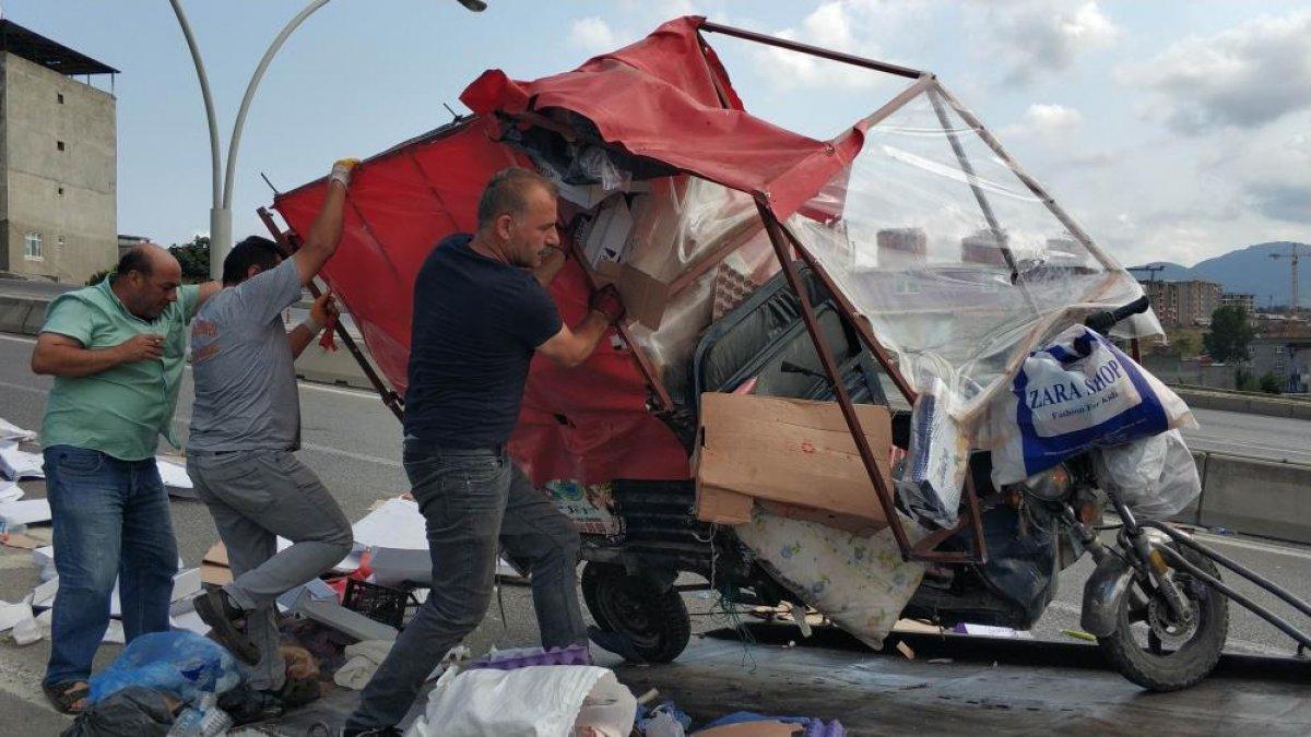 Samsun'da otomobil ile 3 tekerlekli motosiklet çarpıştı