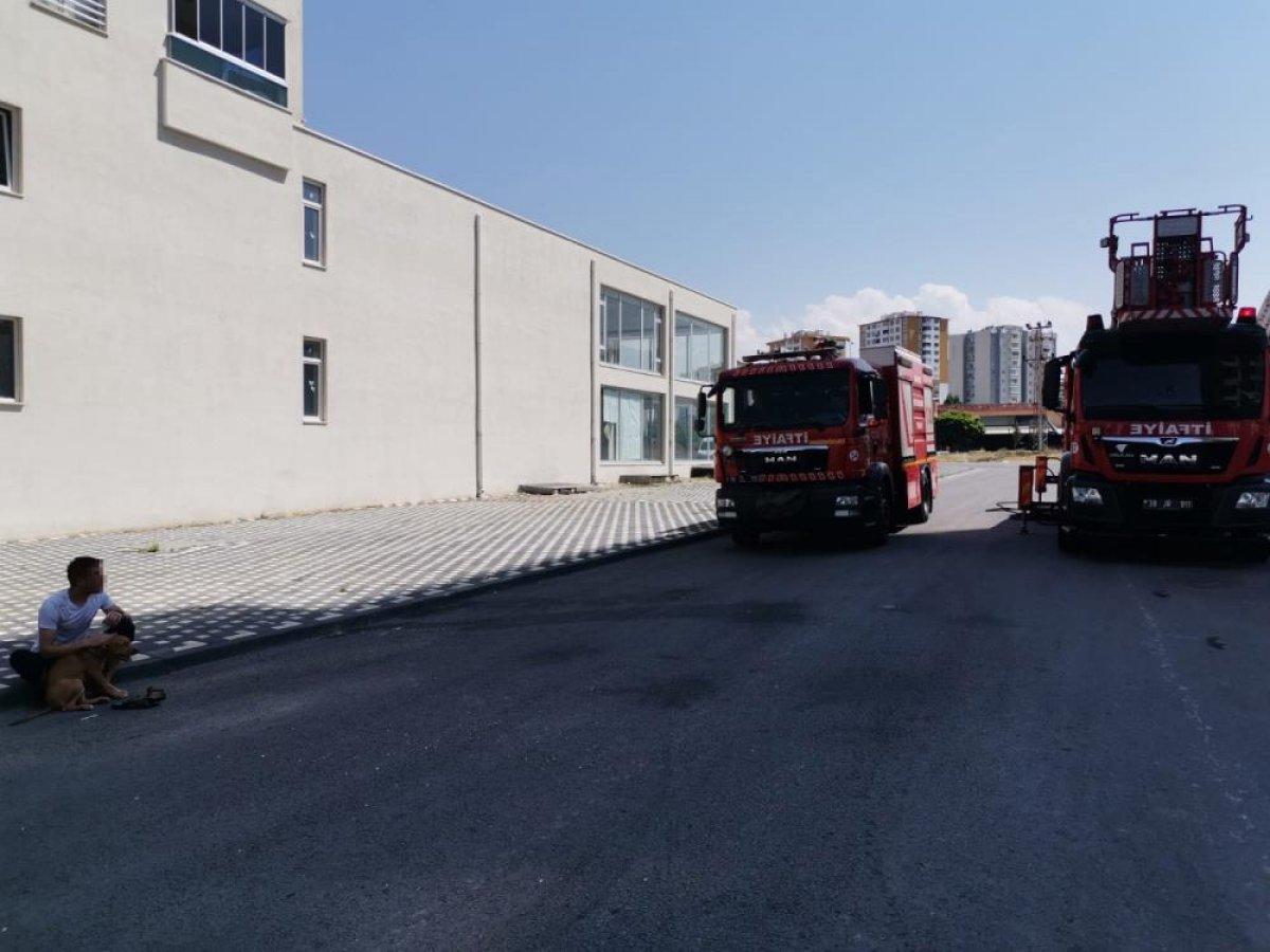 Kayseri'de bir şahıs, yaktığı evini oturarak seyretti